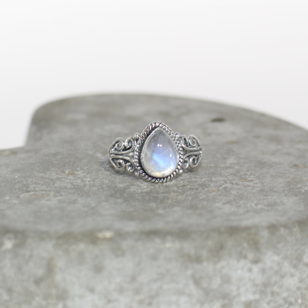 Vivian ring in moonstone sterling silver