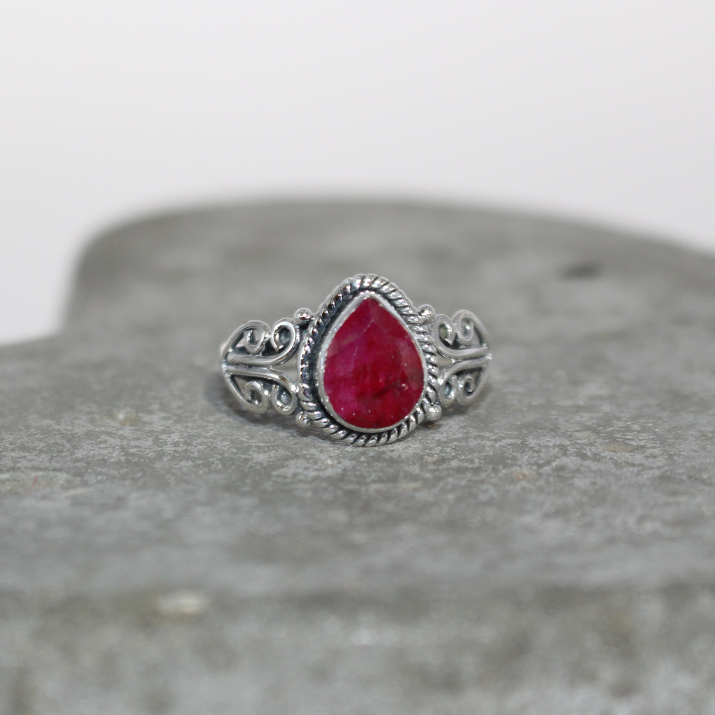 Vivian ring  in ruby sterling silver