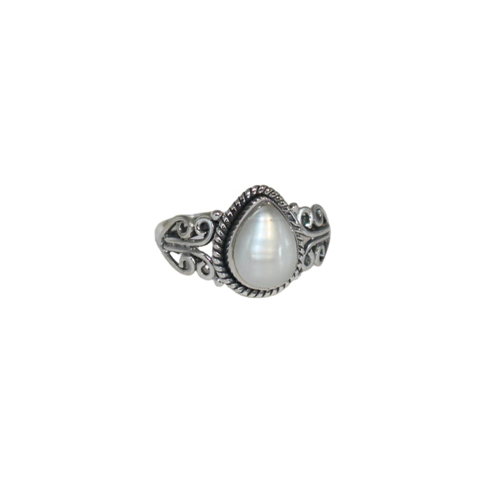 Vivian ring  in Pearl sterling silver