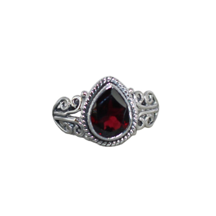 Vivian ring in garnet sterling silver
