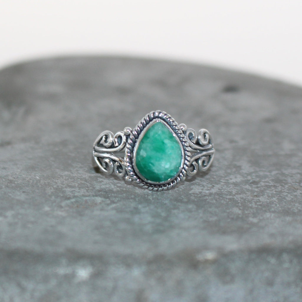 Vivian ring in emerald sterling silver