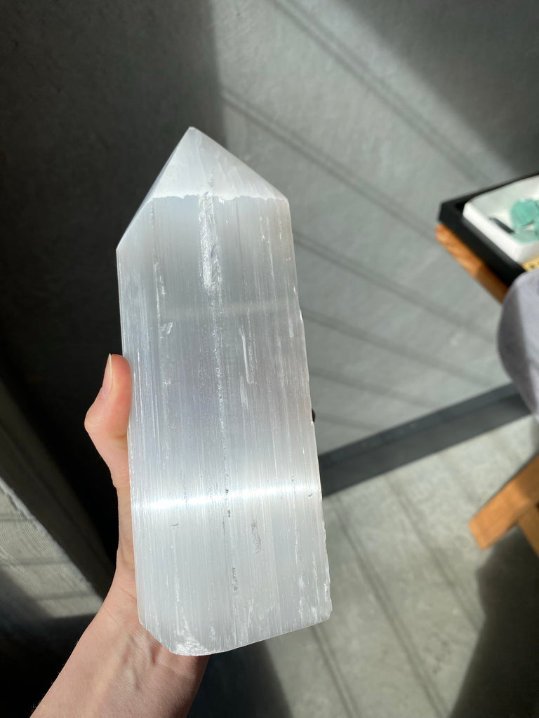 Selenite polished top tower