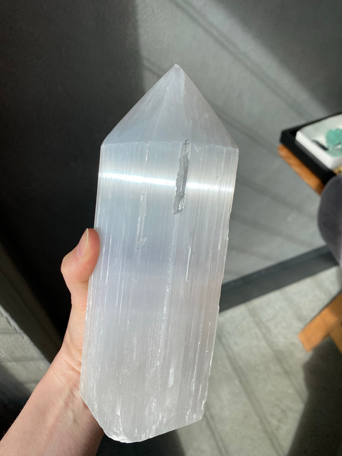 Selenite polished top tower
