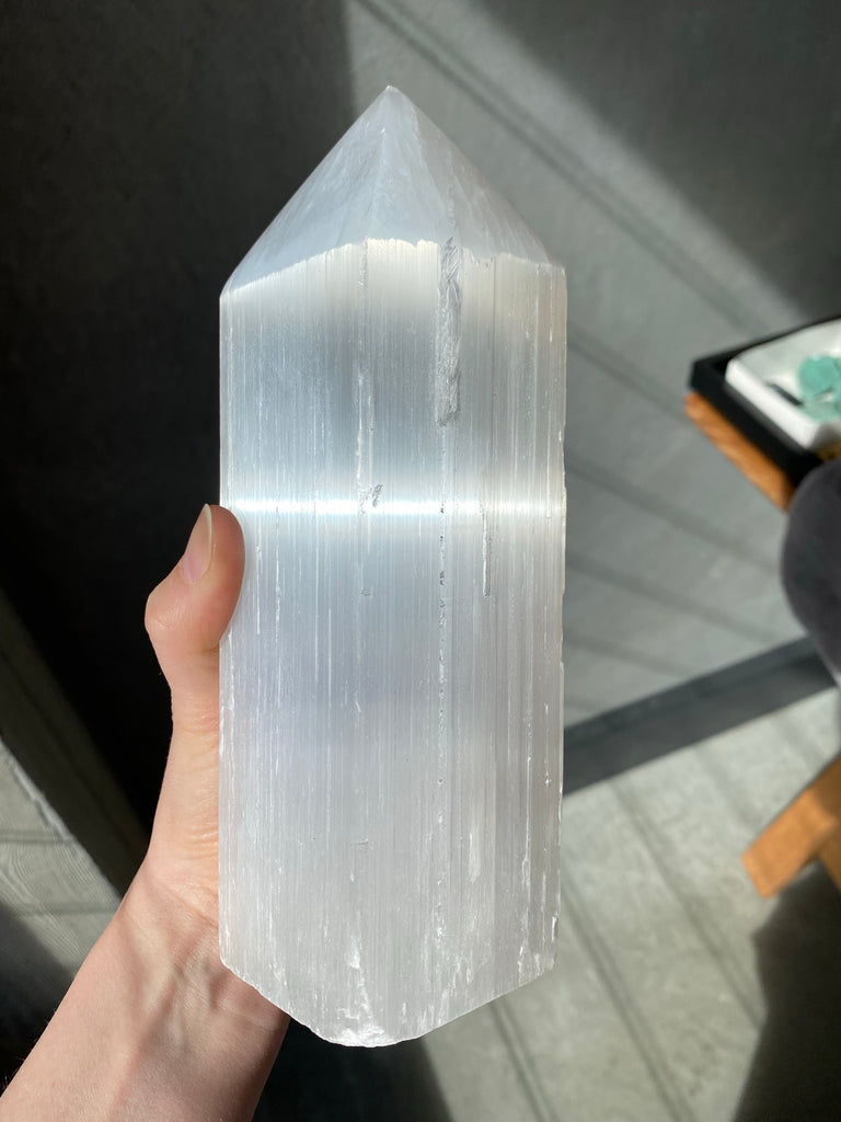 Selenite polished top tower